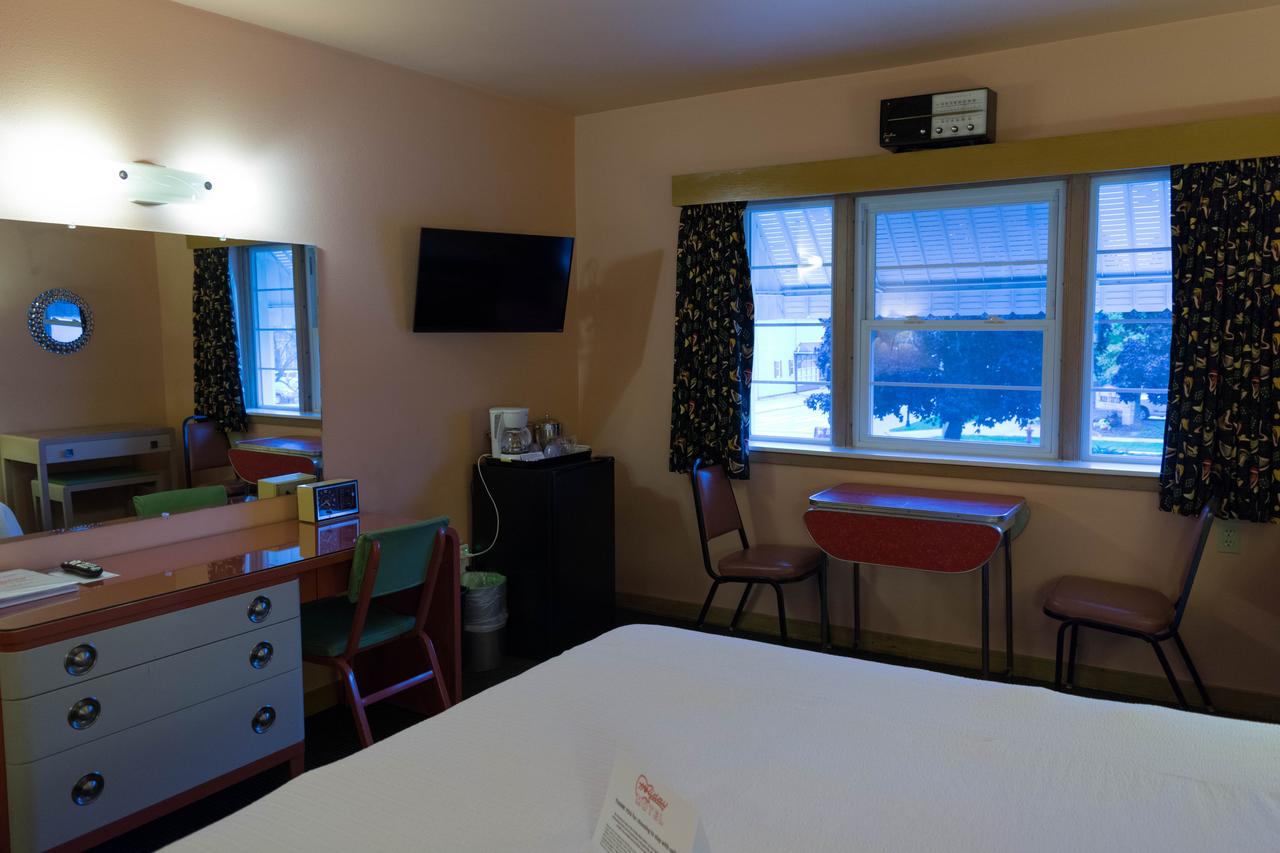 Holiday Music Motel - thumb 12