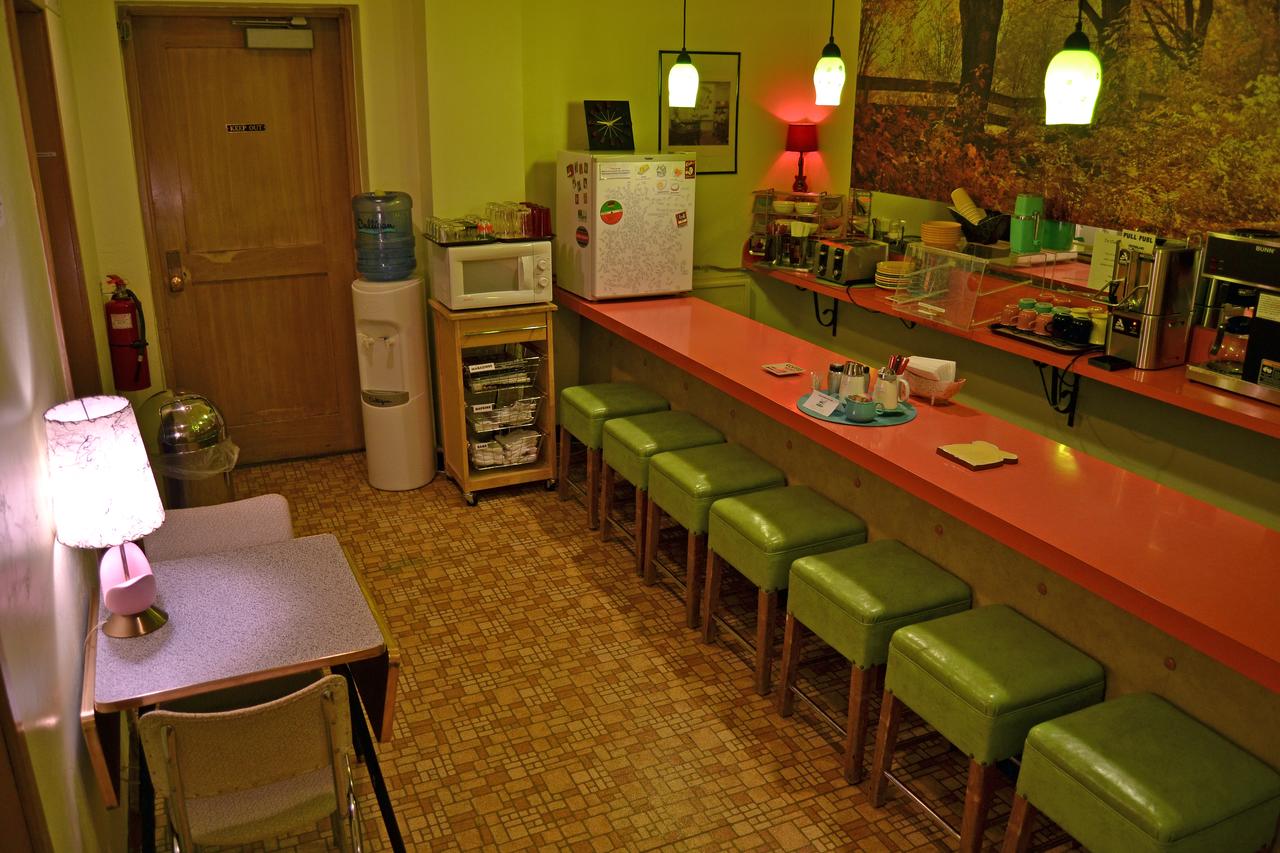 Holiday Music Motel - thumb 43