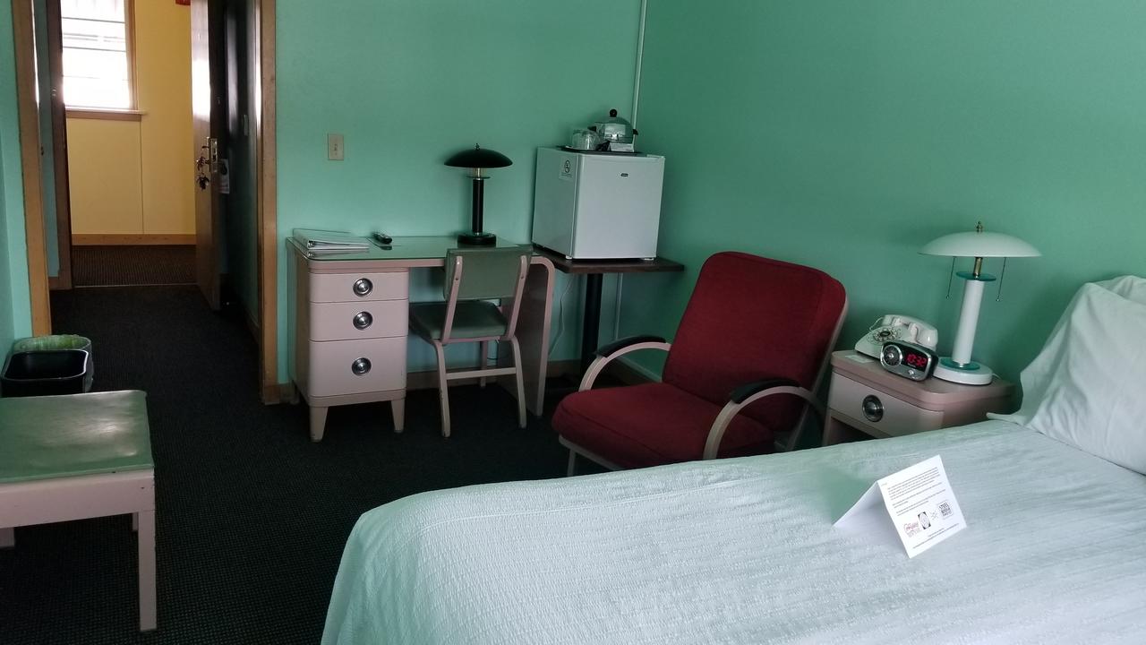 Holiday Music Motel - thumb 16