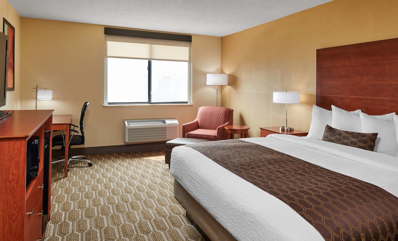 Best Western Plus Milwaukee Airport Hotel & Conference Center - thumb 13