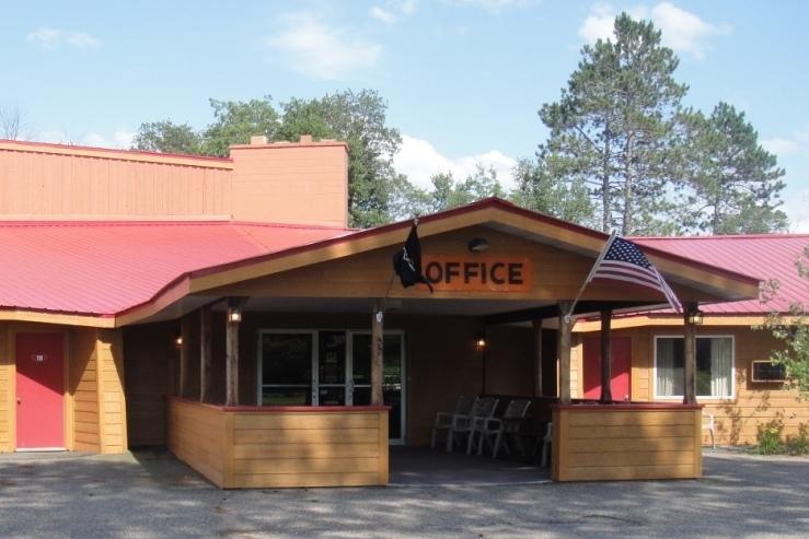 Hiawatha Lodge Inn - thumb 36