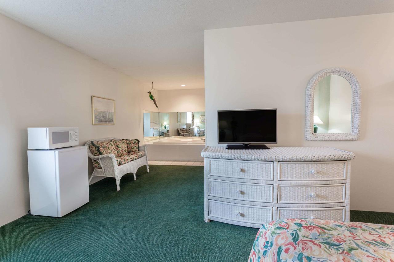 Super 8 By Wyndham Reedsburg - thumb 1