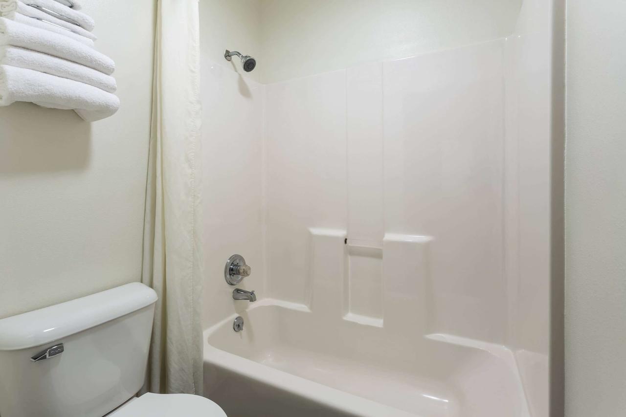 Super 8 By Wyndham Reedsburg - thumb 24