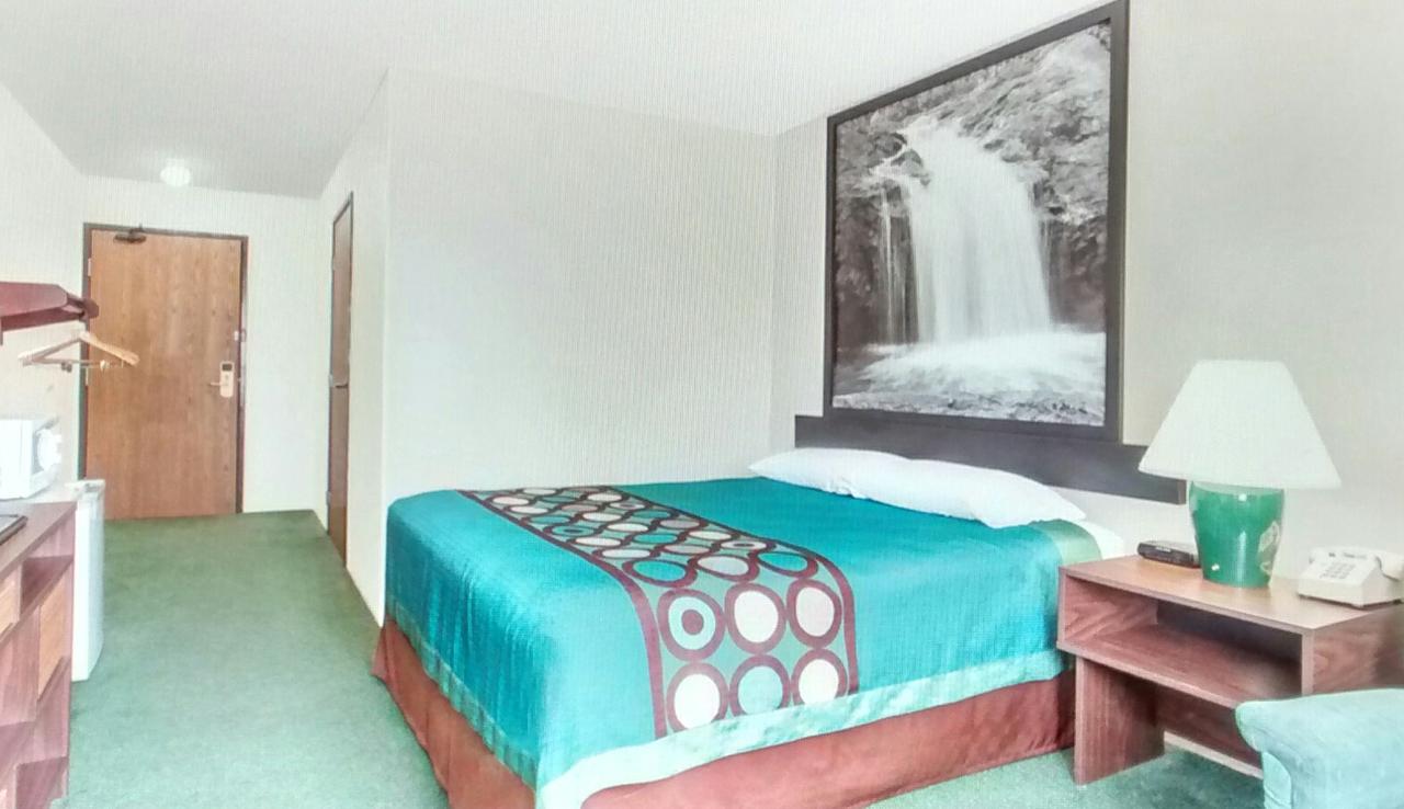 Super 8 By Wyndham Reedsburg - thumb 2