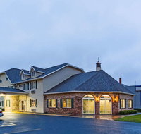 Super 8 by Wyndham Reedsburg - Tourism Bookings