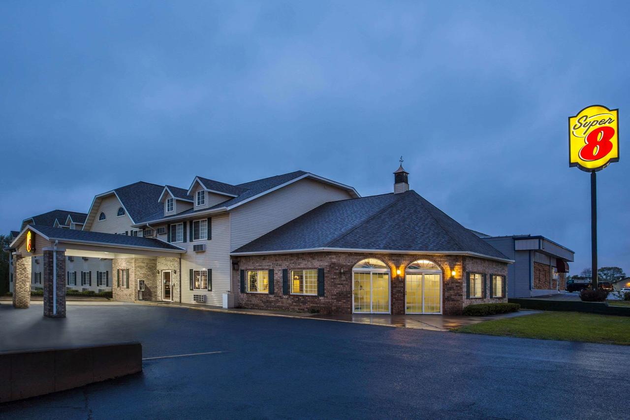 Super 8 By Wyndham Reedsburg - thumb 12