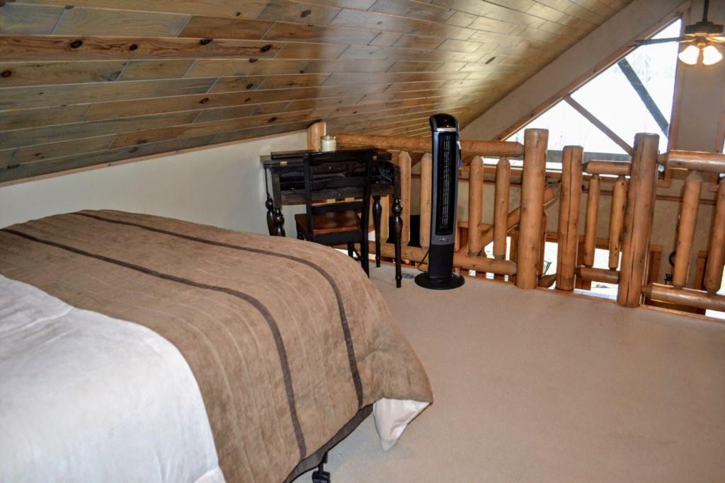 Mitten Lake Hideaway Home - thumb 14