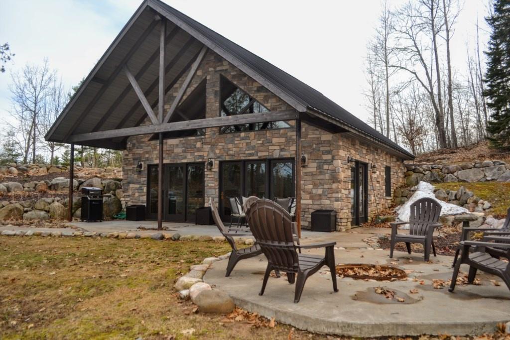 Mitten Lake Hideaway Home - thumb 0