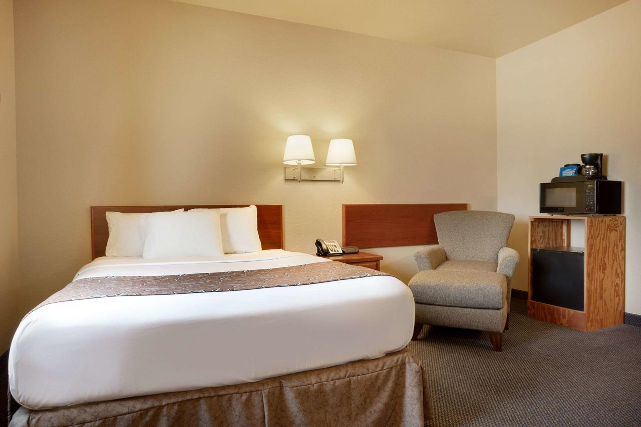 Travelodge By Wyndham Gillette - thumb 17