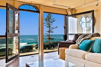 101 - La Jolla Village Oceanfront Three-Bedroom Holiday Home USA Accommodation
