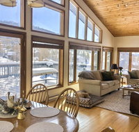1013 - Stunning Single Family Mountain Retreat and Dog friendly - USA Accommodation