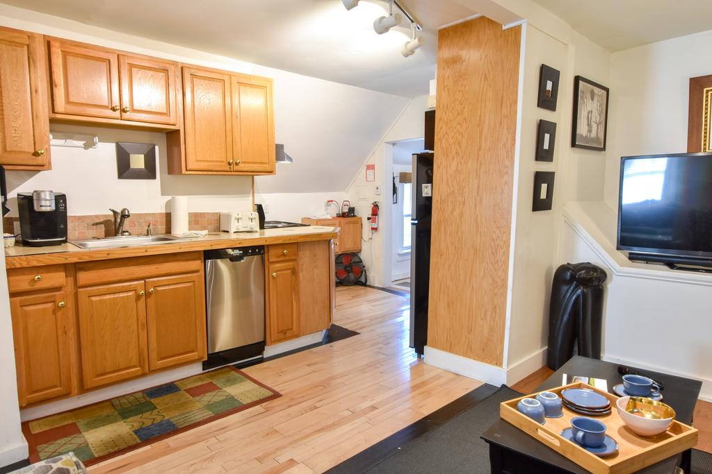 123 - Queen's Quarters - thumb 2