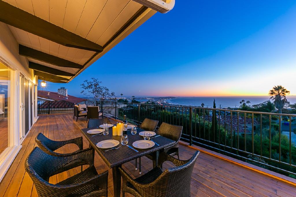 1327 Sunrises & Sunsets Four Bedroom Home - thumb 3