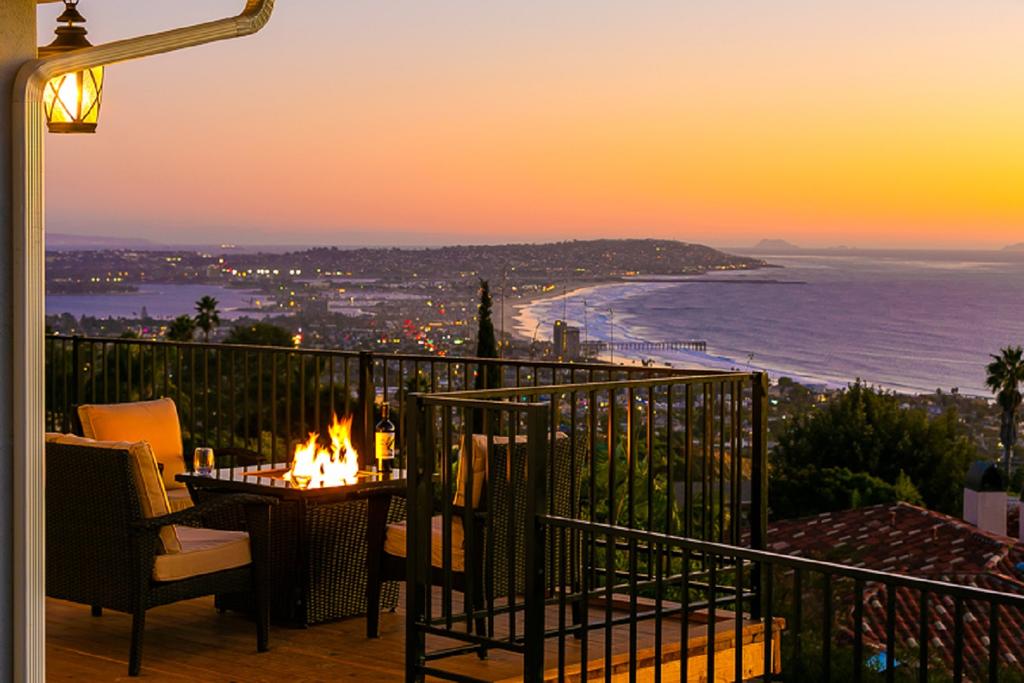 1327 Sunrises & Sunsets Four Bedroom Home - thumb 2