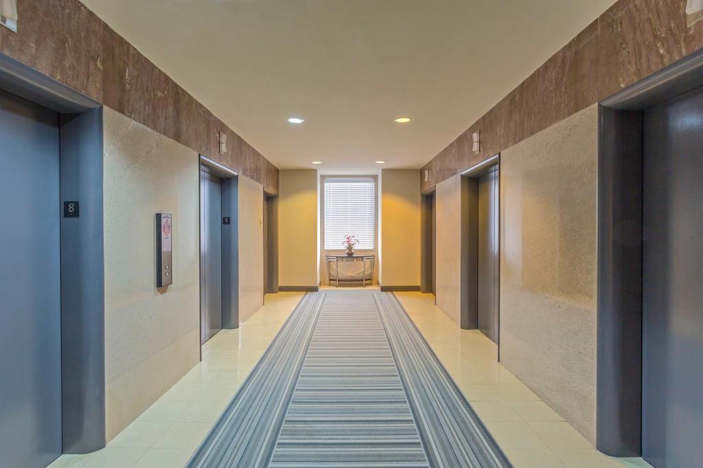 1513- SPECTACULAR - ORPHEUM PENTHOUSE SLEEPS 4 - thumb 2