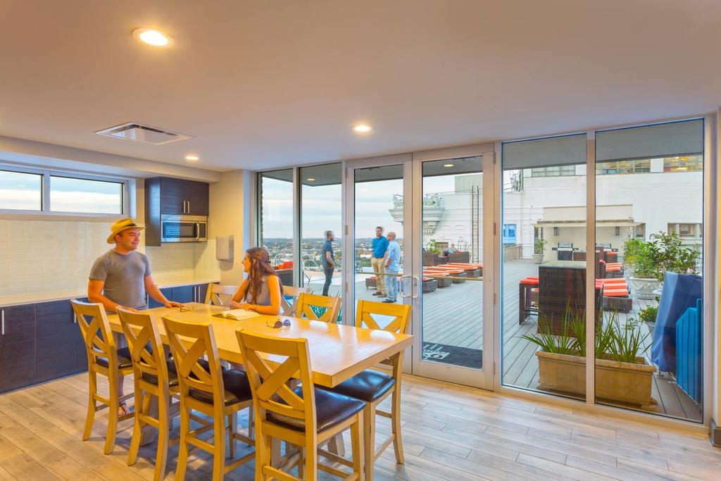 1513- SPECTACULAR - ORPHEUM PENTHOUSE SLEEPS 4 - thumb 1