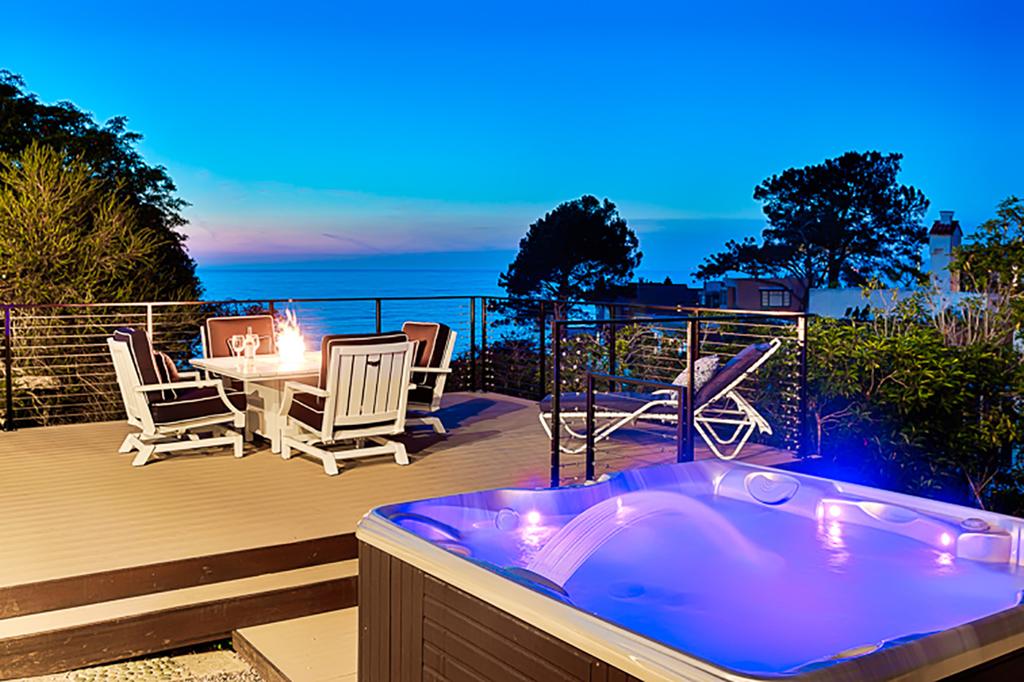 1740 - Endless Vistas On The Cove - thumb 1