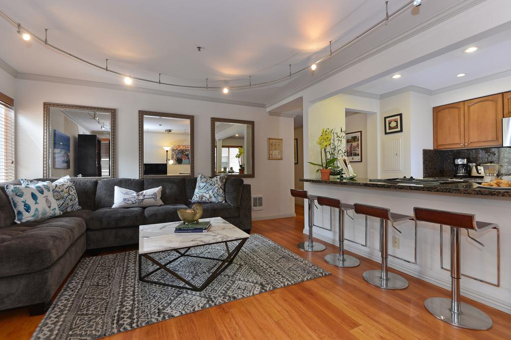 203 - Perfect Condo Two-Bedroom Apartment - thumb 2