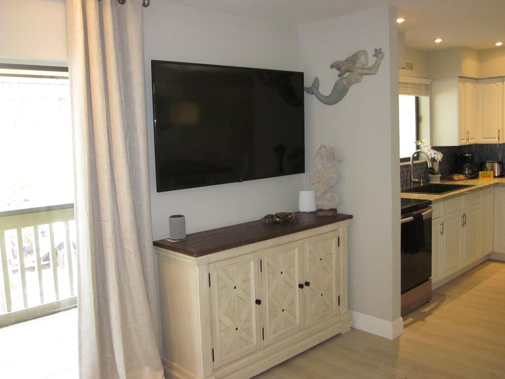 3 Anchorage Retreats - thumb 2