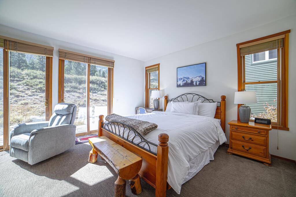 453 - Luxurious Family-Friendly Mountain Getaway With Stunning Views! - thumb 3