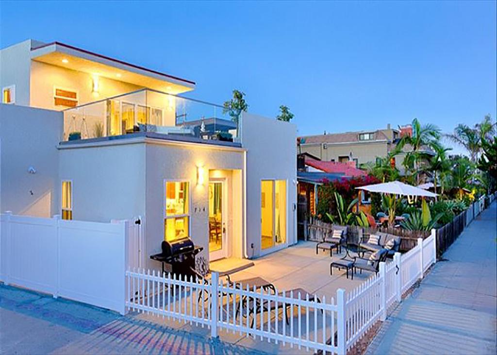 714B - Pacific Sunsets (Downstairs) - thumb 1