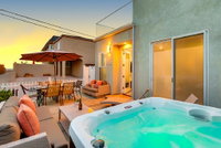 714B - Pacific Sunsets Downstairs USA Accommodation