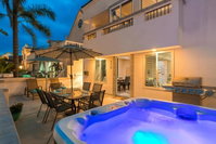 734 - Mission Beach Delight II USA Accommodation