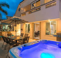 734 - Mission Beach Delight II Three-Bedroom Apartment - USA Accommodation