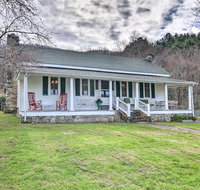 '100 Acre Woods' Blue Ridge Cottage with Pond and Views - Tourism Bookings