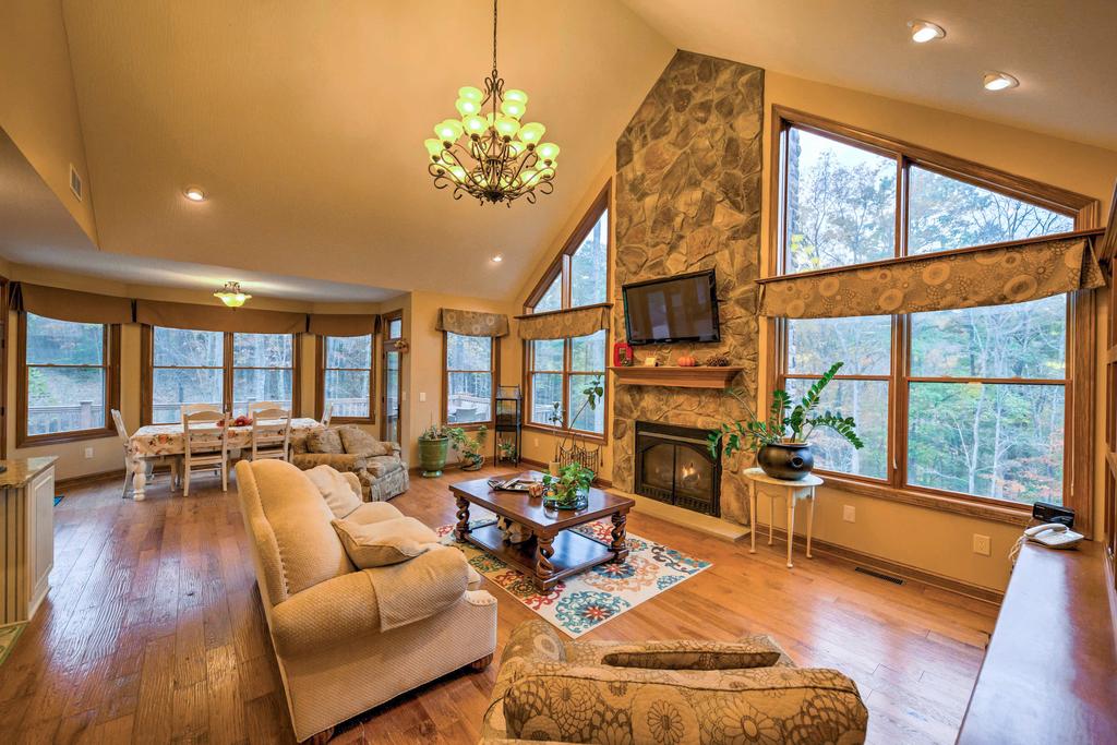 'All Seasons Lodge' - 4 Mins To Ash Cave & More! - thumb 3