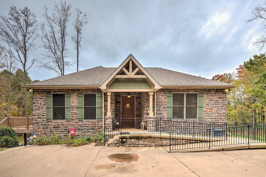 'All Seasons Lodge' - 4 Mins To Ash Cave & More! - thumb 1