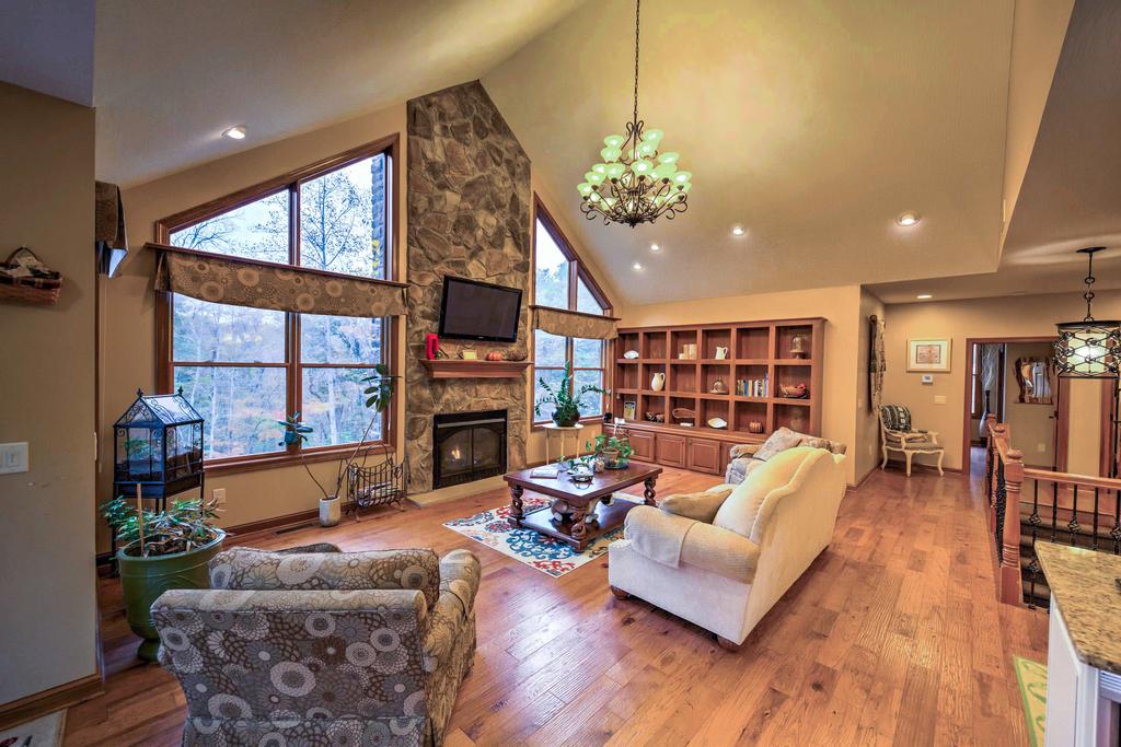 'All Seasons Lodge' - 4 Mins To Ash Cave & More! - thumb 0