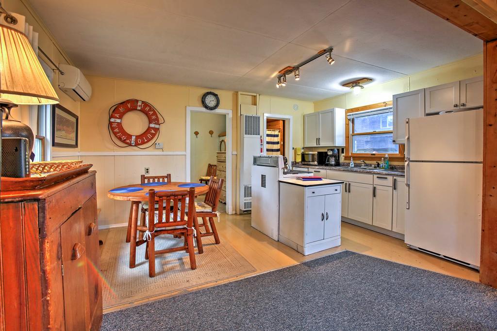 'Bayview Cottage' Suttons Bay Cottage With Fire Pit! - thumb 2