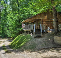 'Bear Den' Cabin with Hot Tub - 4Mi to Nantahala River - USA Accommodation