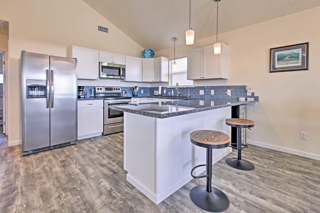 'Brandi Wine' Beach House With Deck&Gulf Coast Views - thumb 1