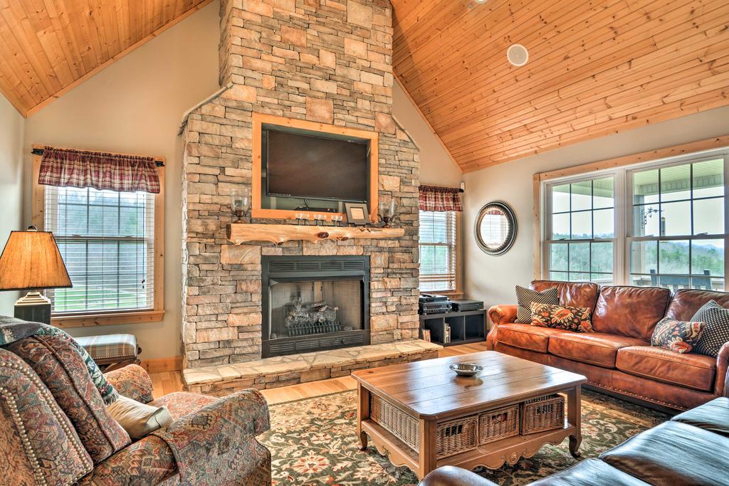 'Buck Mountain Escape' With 2 Decks & Smoky Mtn View - thumb 0