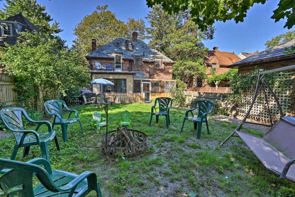 'Cozy Castle Of Toledo' With Yard, 1Mi To University! - thumb 1