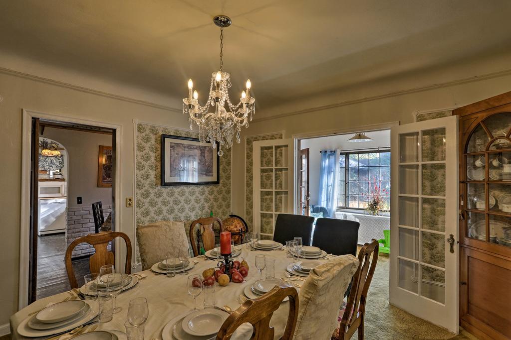 'Cozy Castle Of Toledo' With Yard, 1Mi To University! - thumb 2
