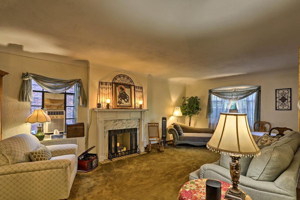 'Cozy Castle Of Toledo' With Yard, 1Mi To University! - thumb 3