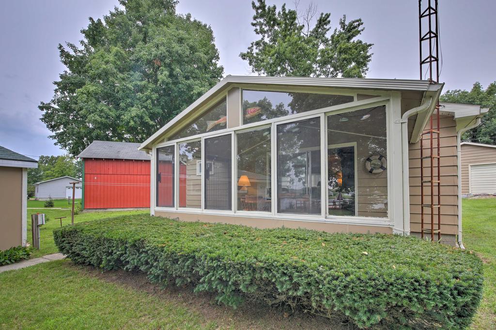 'Cozy Cottage' With Dock & Patio By Indiana Beach - thumb 2