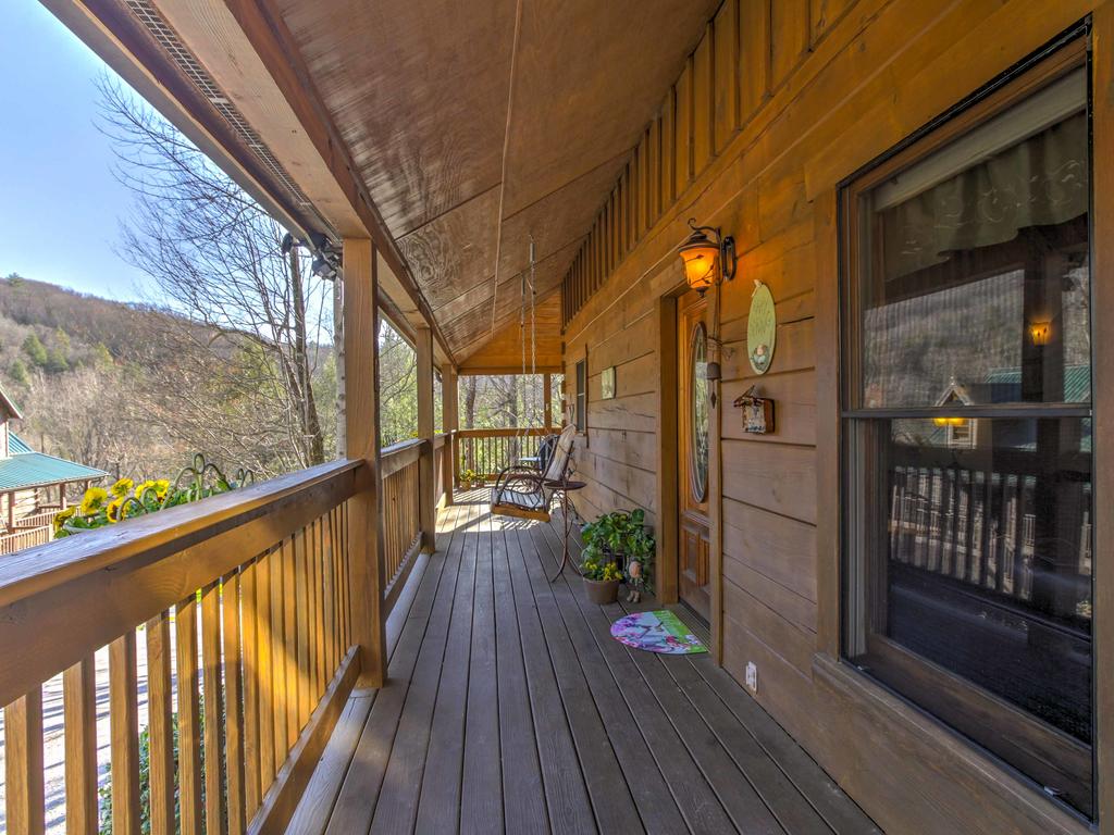 'Cozy Nest' - Gatlinburg Cabin With Porch And Jacuzzi! - thumb 2
