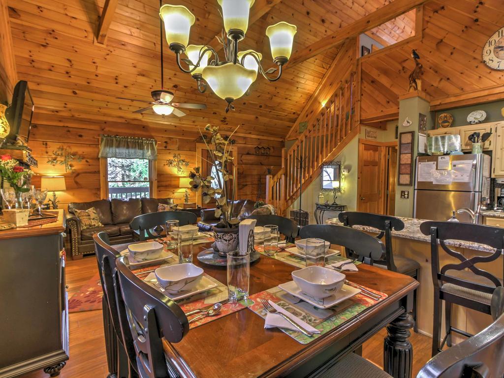 'Cozy Nest' - Gatlinburg Cabin With Porch And Jacuzzi! - thumb 3