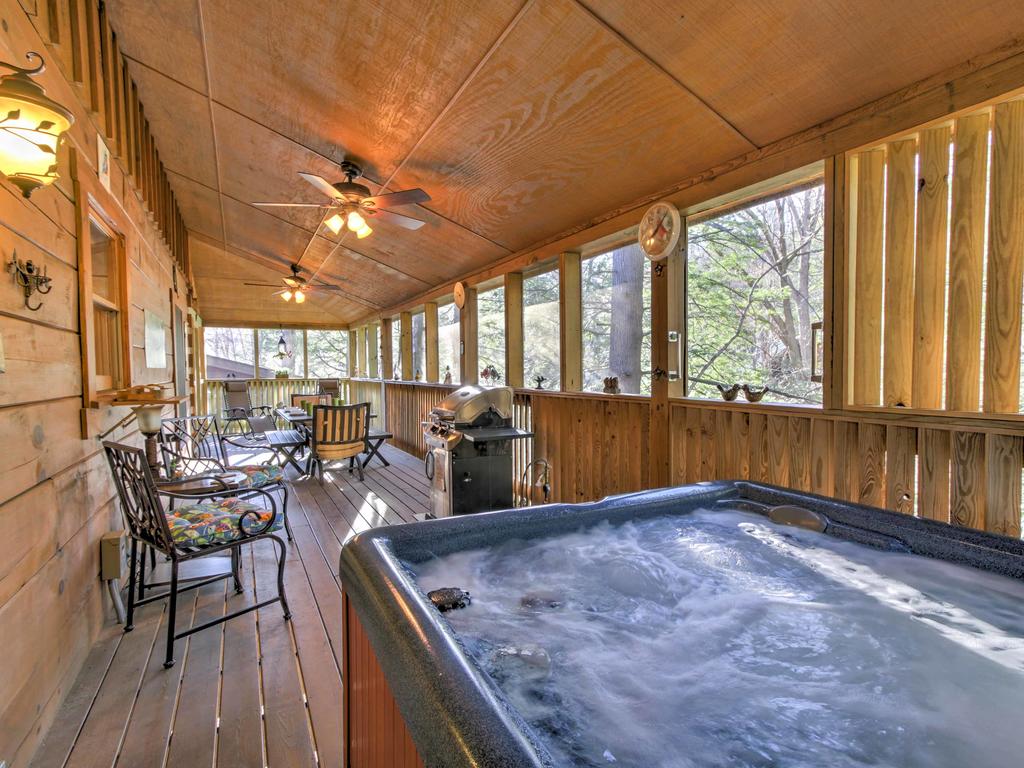 'Cozy Nest' - Gatlinburg Cabin With Porch And Jacuzzi! - thumb 1