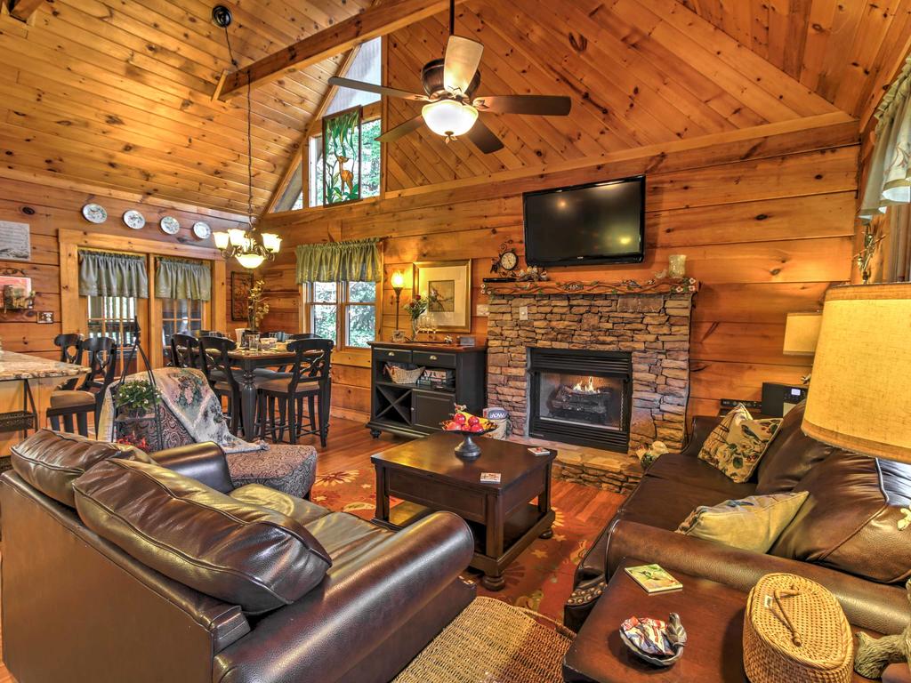'Cozy Nest' - Gatlinburg Cabin With Porch And Jacuzzi! - thumb 0