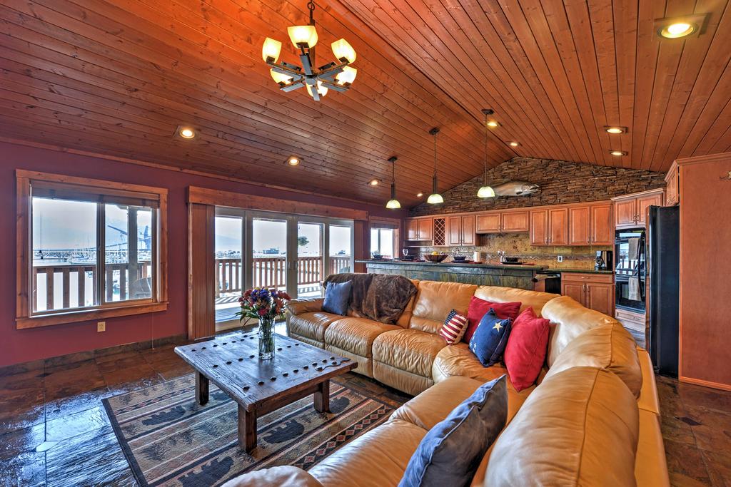 'Crow's Nest' Waterfront Seward Apt. W/Bay Views! - thumb 3