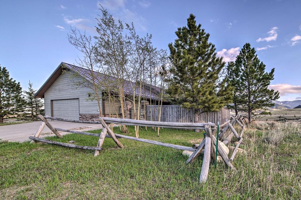 'Elk Mountain' Red Lodge Hillside House With Hot Tub! - thumb 2