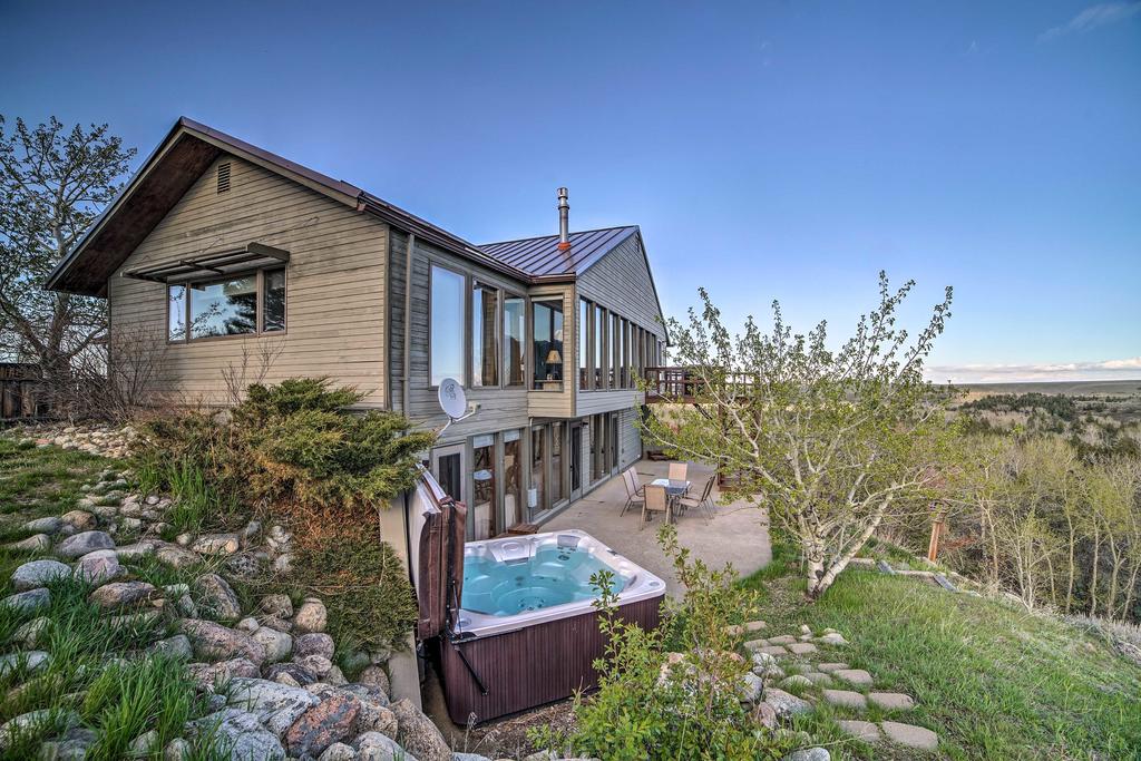 'Elk Mountain' Red Lodge Hillside House With Hot Tub! - thumb 1
