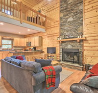 'Falling Leaf Retreat' with Hot Tub  Deck in Ellijay - USA Accommodation