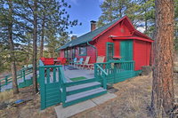 'Faraway Cabin w/Mtn View  Deck in Estes Park Hotels Santiago