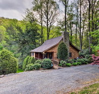 'Gathering Place Cabin' with Hot Tub  Fishing Pond - Tourism Bookings